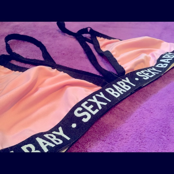 Adorable bra - Picture 1 of 3